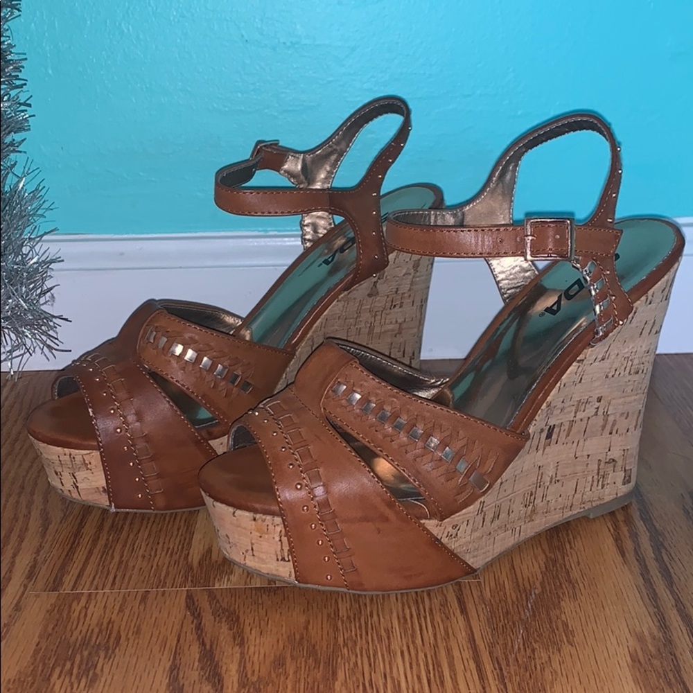 Tan Wedge Heel w/ Gold Accent